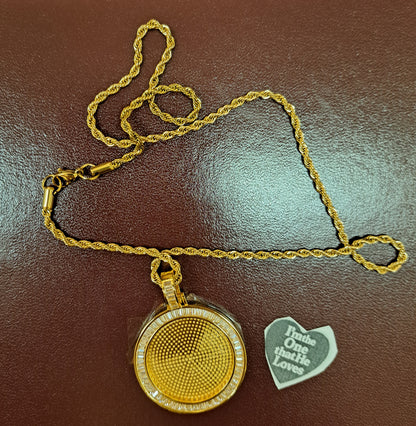 COSTUME  PICTURE PENDANT